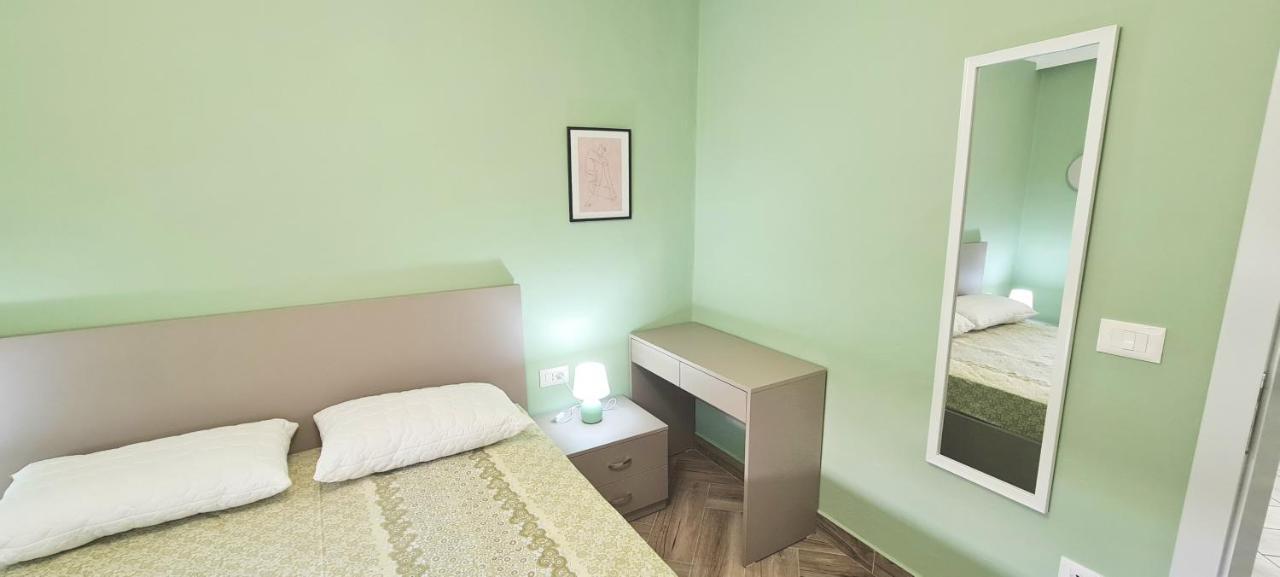 Ferienwohnung 2V1 - Blloku Zy Tirana Exterior foto