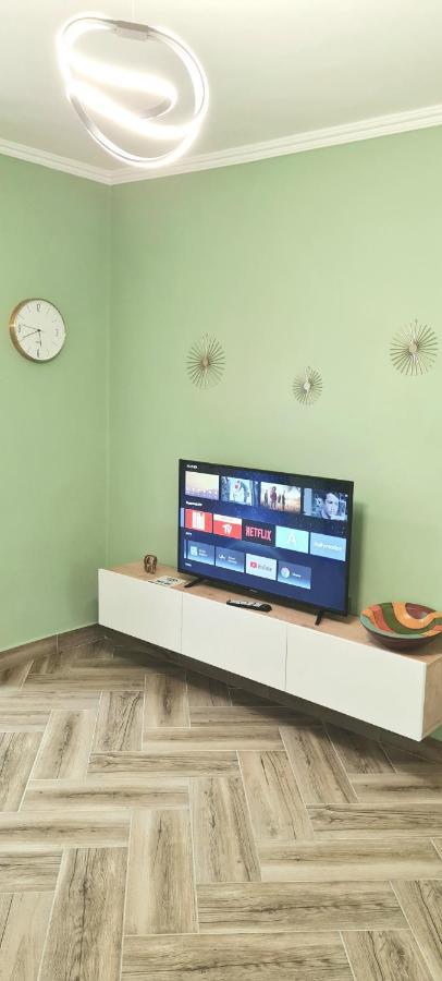 Ferienwohnung 2V1 - Blloku Zy Tirana Exterior foto