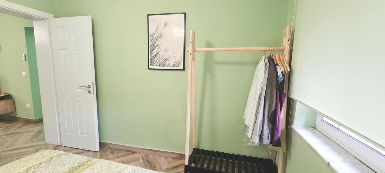 Ferienwohnung 2V1 - Blloku Zy Tirana Exterior foto